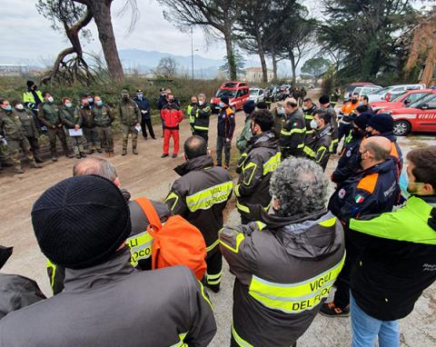 briefing iniziale con tutti i partecipanti.